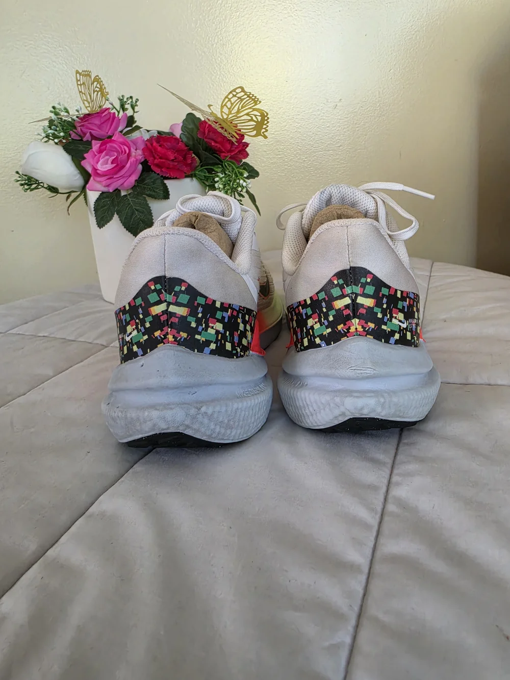 Nike Winflo>09 Women’s White & Neon Sneakers Size 6.5